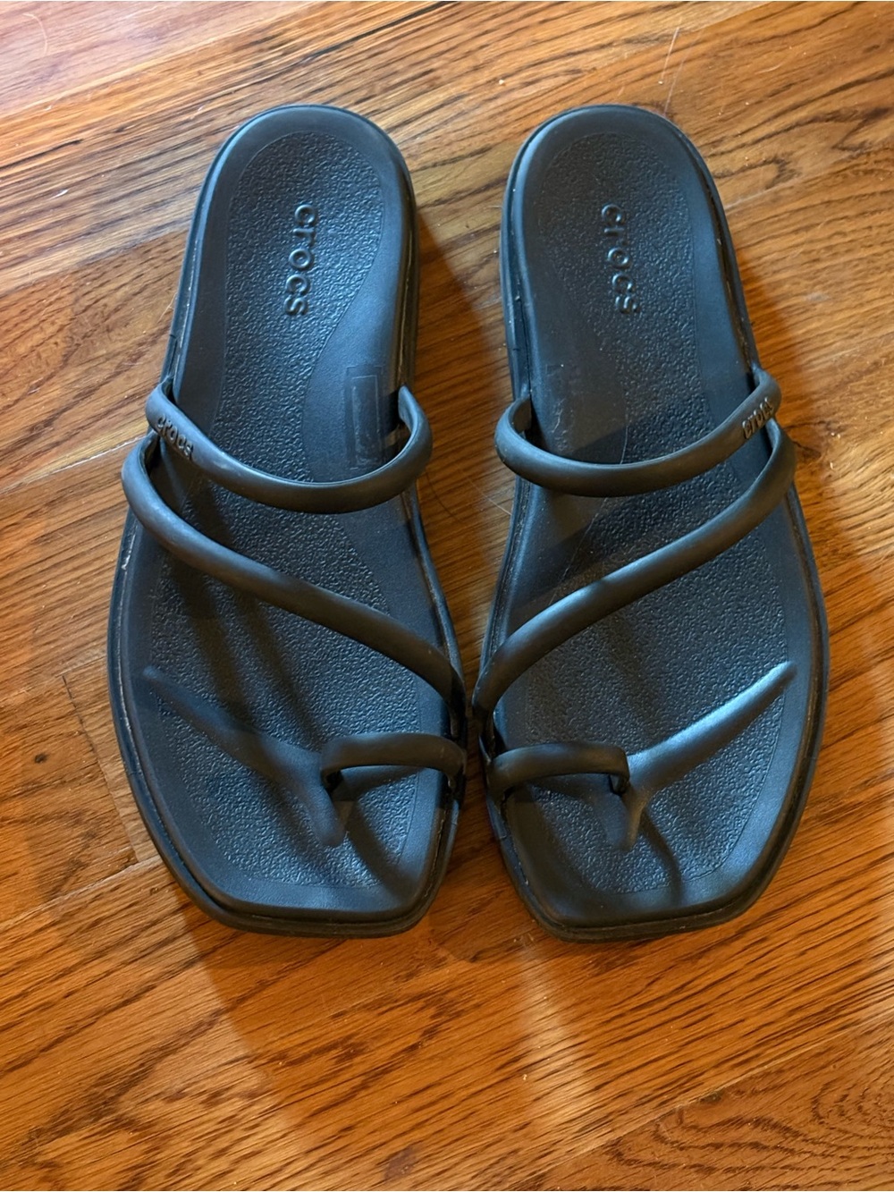 CROCS Miami Toe Loop Sandal, Black, Size W6